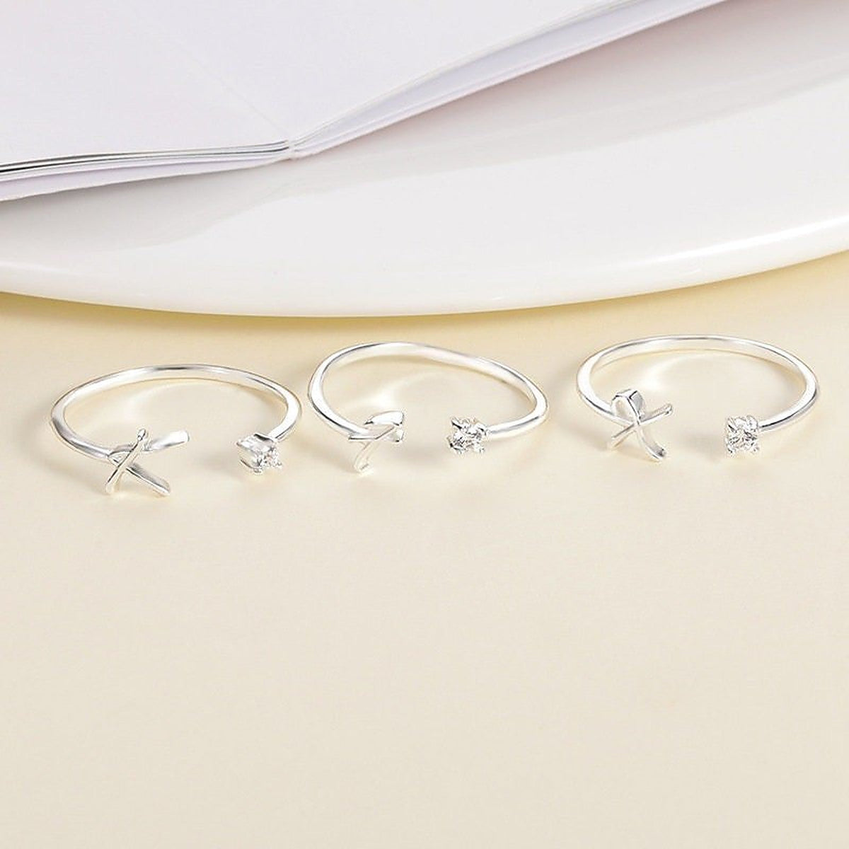 Damas Anillo Ajustable de Iniciales con Banda Delgada y Acero de Piedra