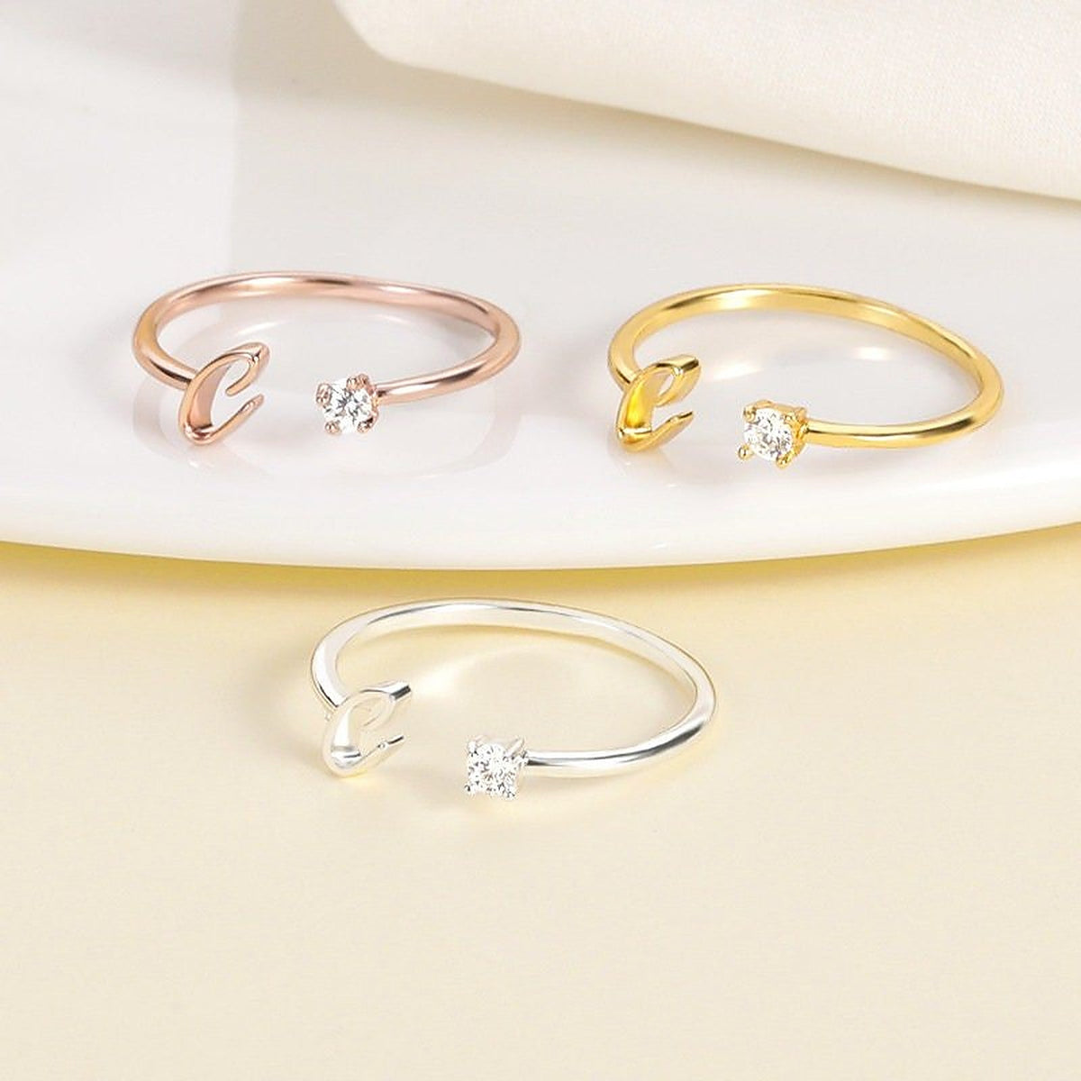 Damas Anillo Ajustable de Iniciales con Banda Delgada y Acero de Piedra