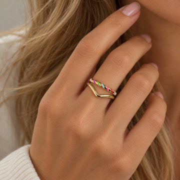 Anillo Doble Ajustable para Mujeres con Detalle de Color Trenzado y Banda Curvada