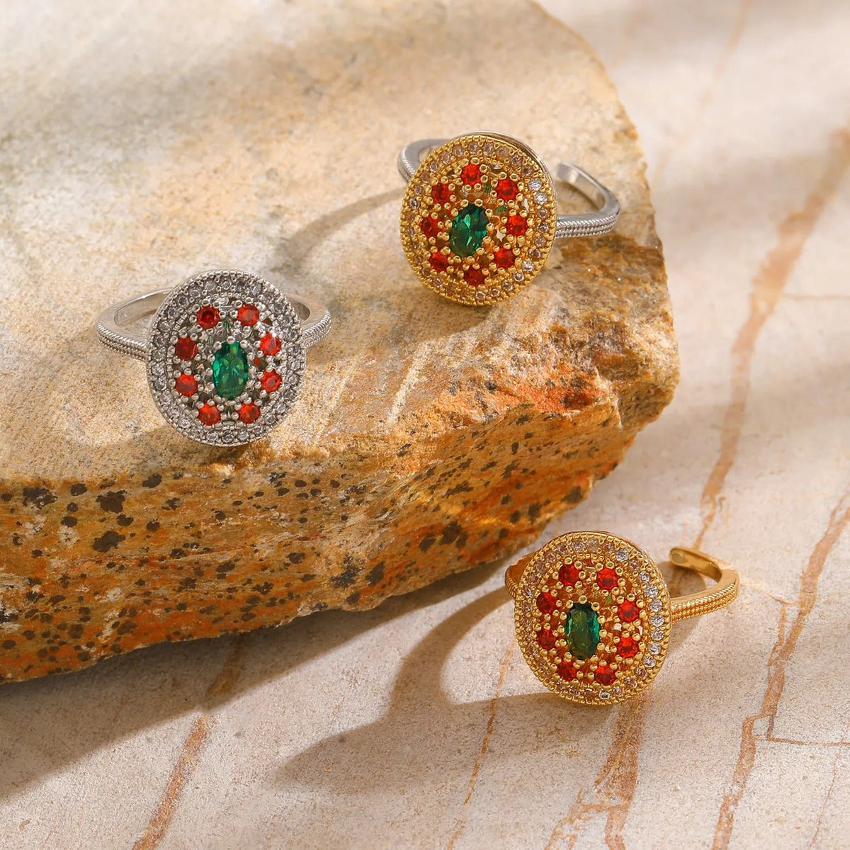 Anillo de Declaración para Mujeres con Centro Ovalado y Piedras Multicolores