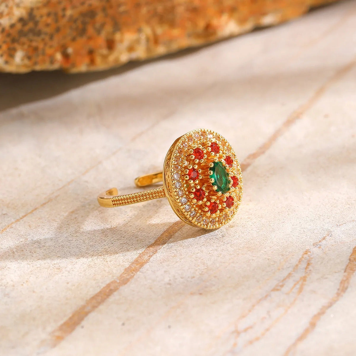 Anillo de Declaración para Mujeres con Centro Ovalado y Piedras Multicolores