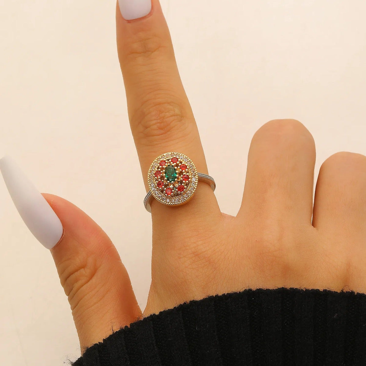 Anillo de Declaración para Mujeres con Centro Ovalado y Piedras Multicolores
