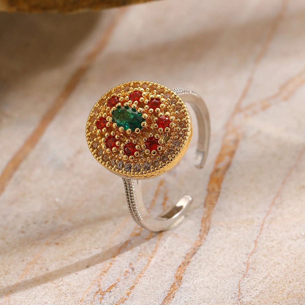 Anillo de Declaración para Mujeres con Centro Ovalado y Piedras Multicolores