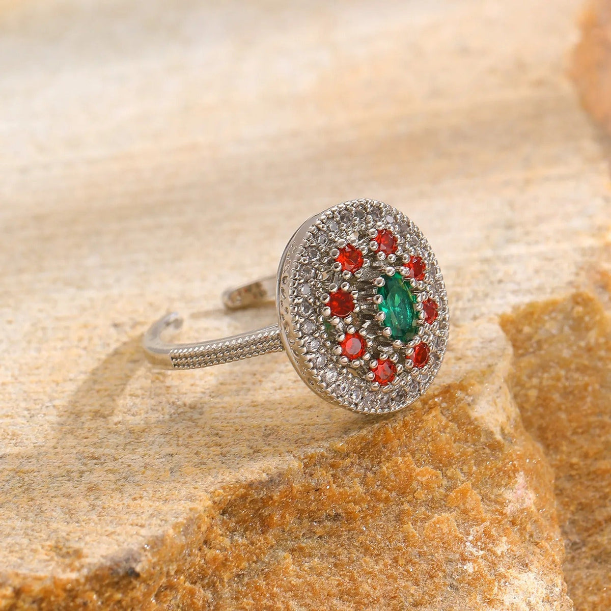 Anillo de Declaración para Mujeres con Centro Ovalado y Piedras Multicolores