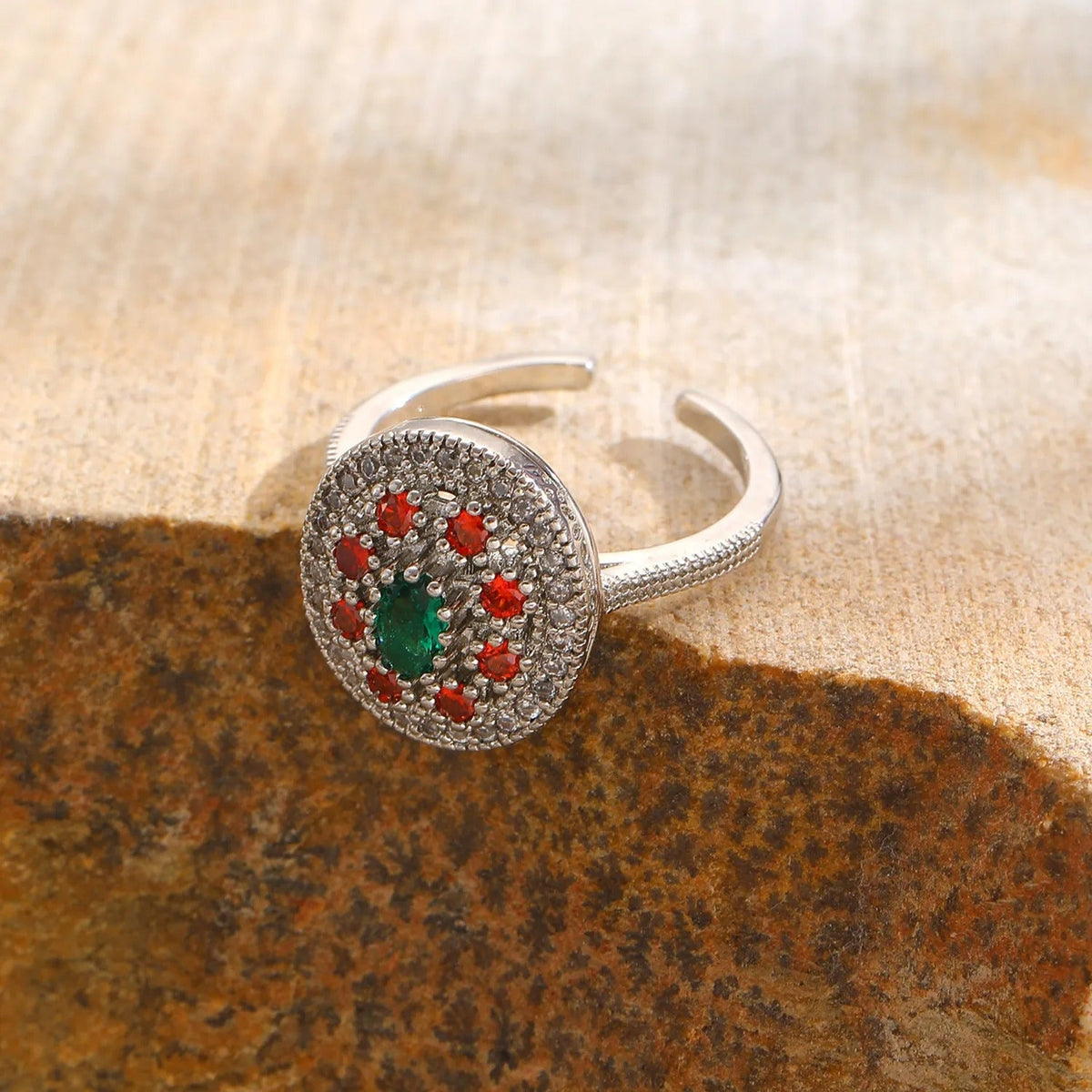 Anillo de Declaración para Mujeres con Centro Ovalado y Piedras Multicolores
