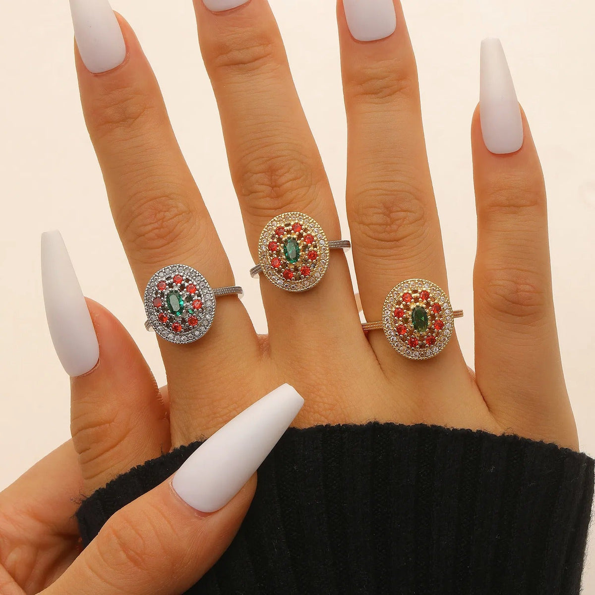 Anillo de Declaración para Mujeres con Centro Ovalado y Piedras Multicolores