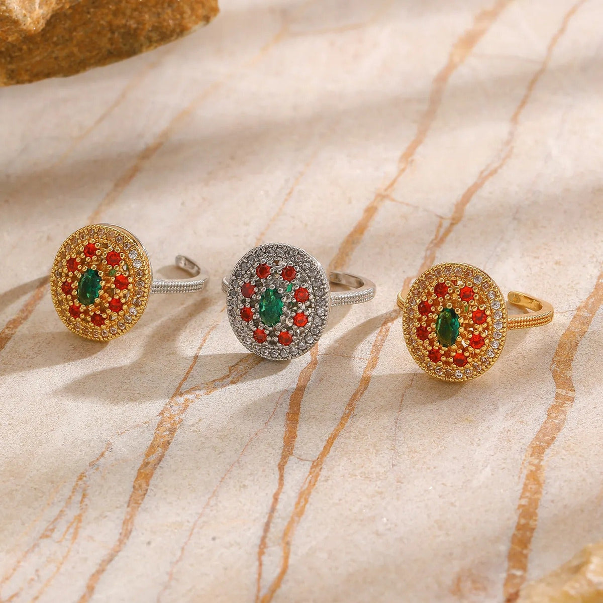 Anillo de Declaración para Mujeres con Centro Ovalado y Piedras Multicolores