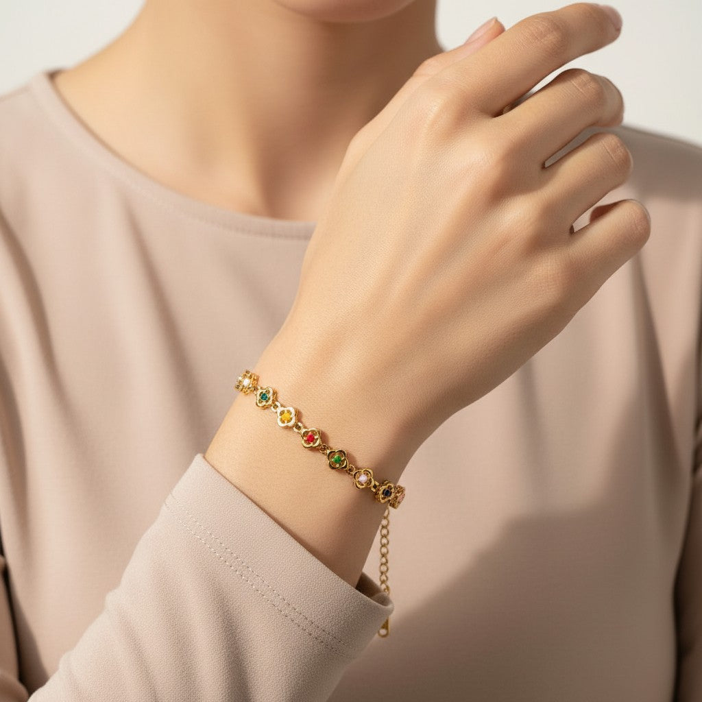 Pulsera Charm Dama con Varios Motivos Redondos y Acentos de Piedra Distribuidos