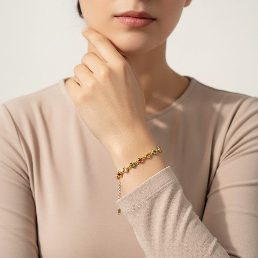 Pulsera Charm Dama con Varios Motivos Redondos y Acentos de Piedra Distribuidos