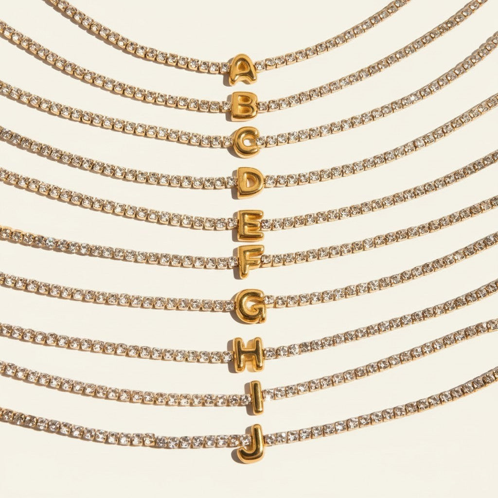 Pulsera Iniciales Damas con Colgante de Letras y Detalles de Cadena con Piedras