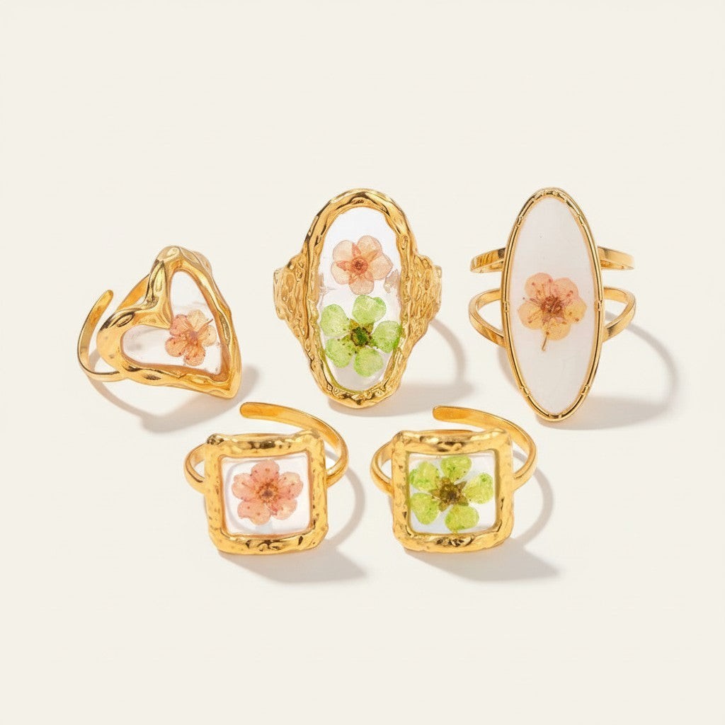 Anillo de Declaración Femenino con Motivo Floral y Inserción Transparente