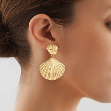 Pendientes Colgantes de Concha para Damas con Forma de Abanico y Superficie Riparada