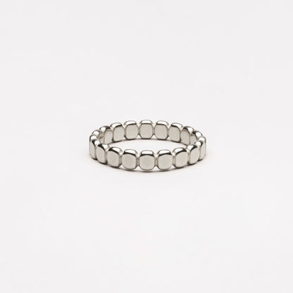 Nessa – Anillo Dorado con Diseño de Esferas