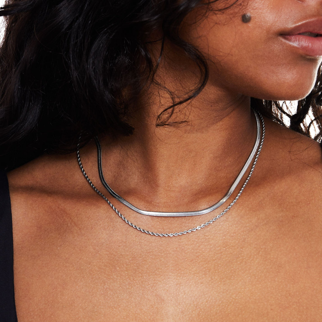 Ios – Collar Doble en Capas con Baño de Oro