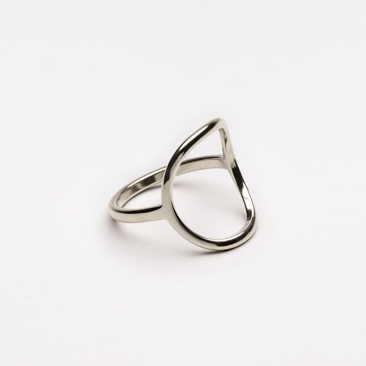 Anillo de Declaración para Mujeres con Forma Ovalada Abierta y Diseño Esculpural