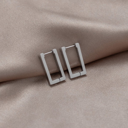 Theia – Creolas rectangulares de plata