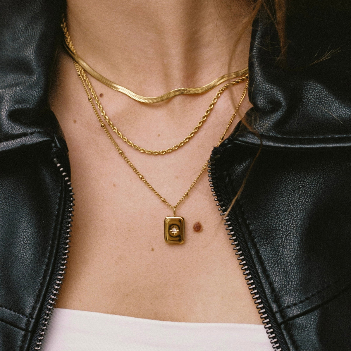 Collar con Colgante de Estrella para Mujeres con Acento de Piedra Central