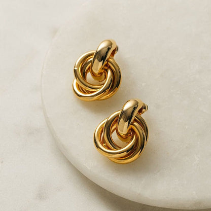 Rania – Boucles Doradas Diseño Entrelazado