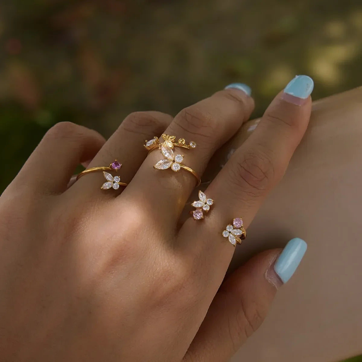 Anillo Abierto de Mujer con Motivo de Mariposa y Flor