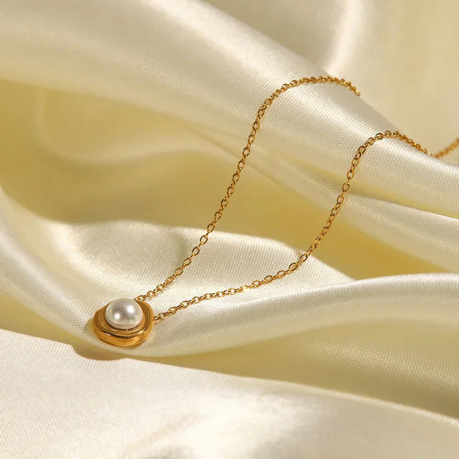 Zeph – Collar de Perlas de Agua Salada con Baño de Oro
