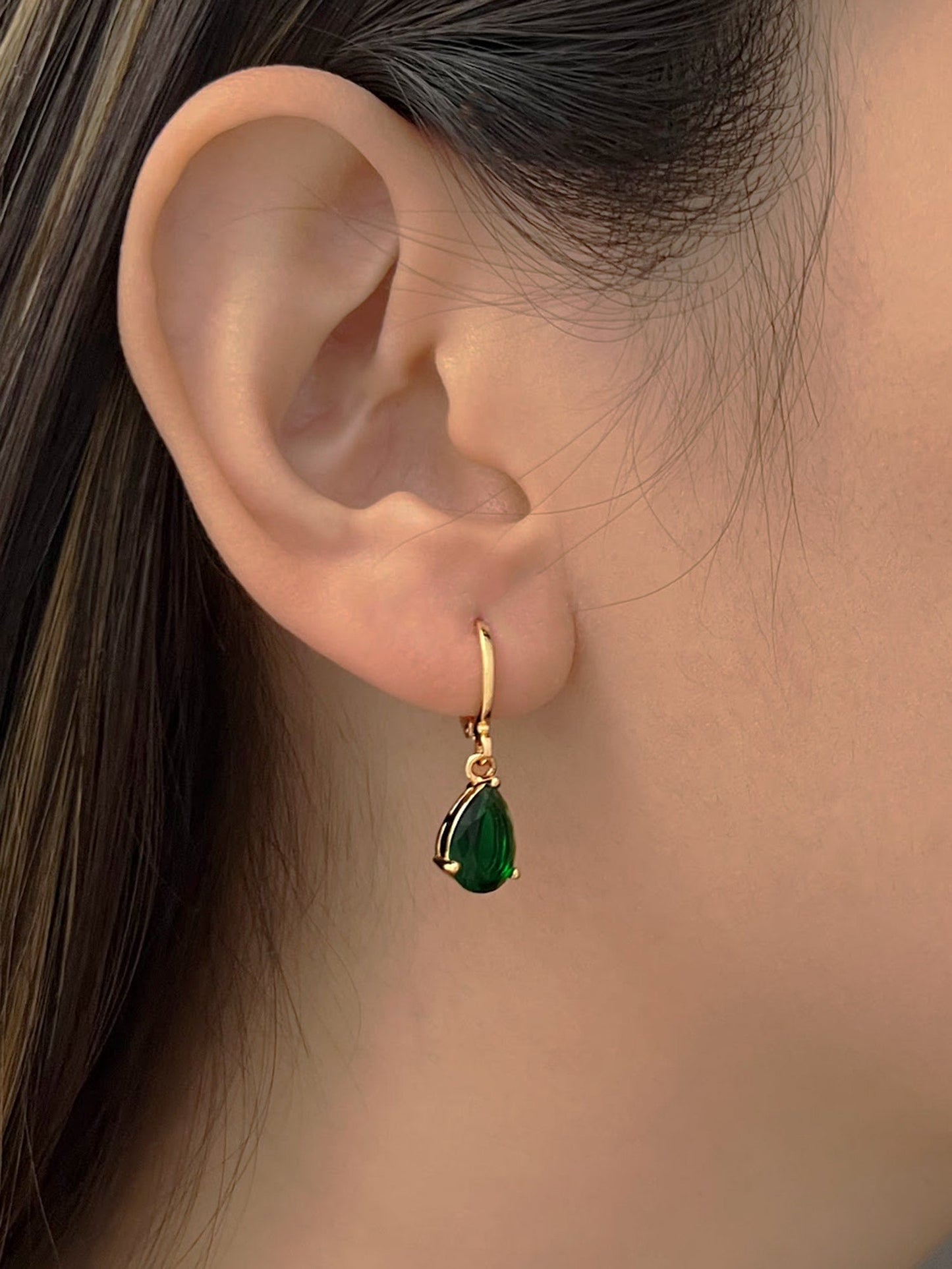 Verde esmeralda - Aros abrazadores con piedra preciosa en forma de lágrima
