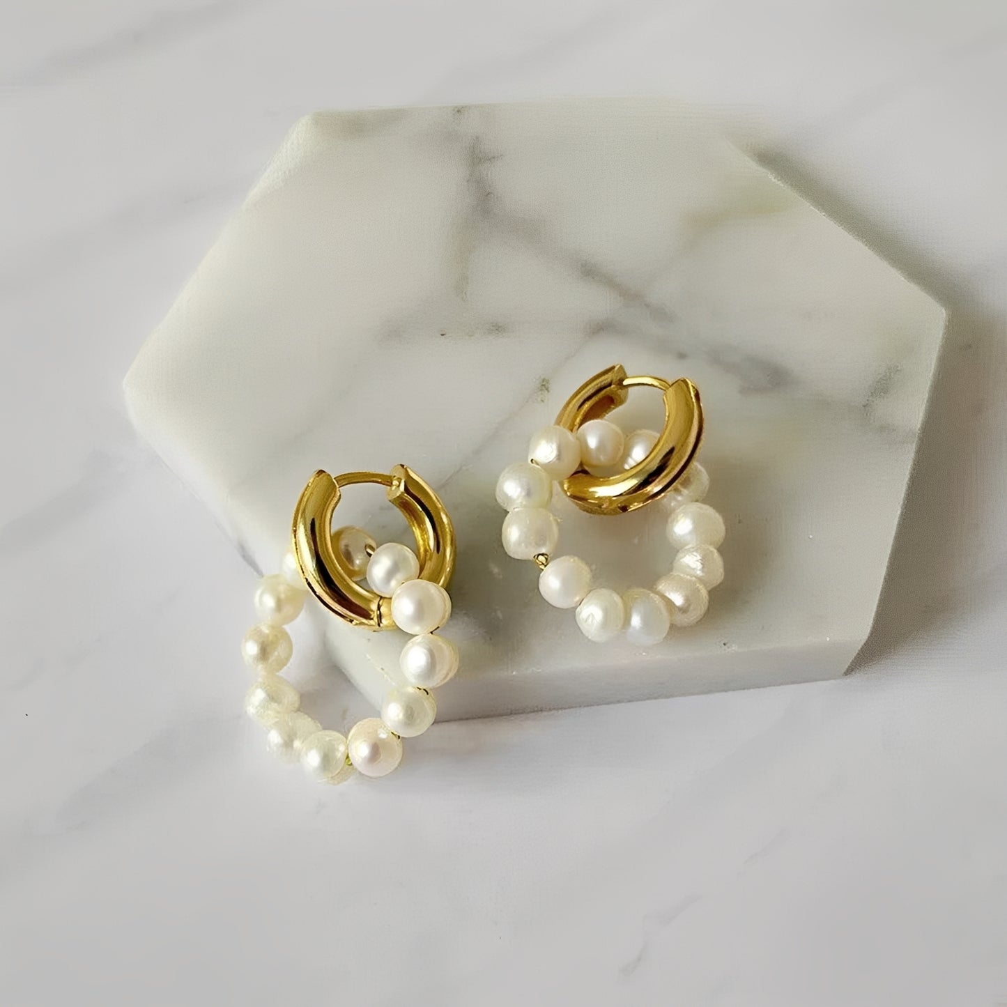 Sheynn – Pendientes Aro Boho con Perlas