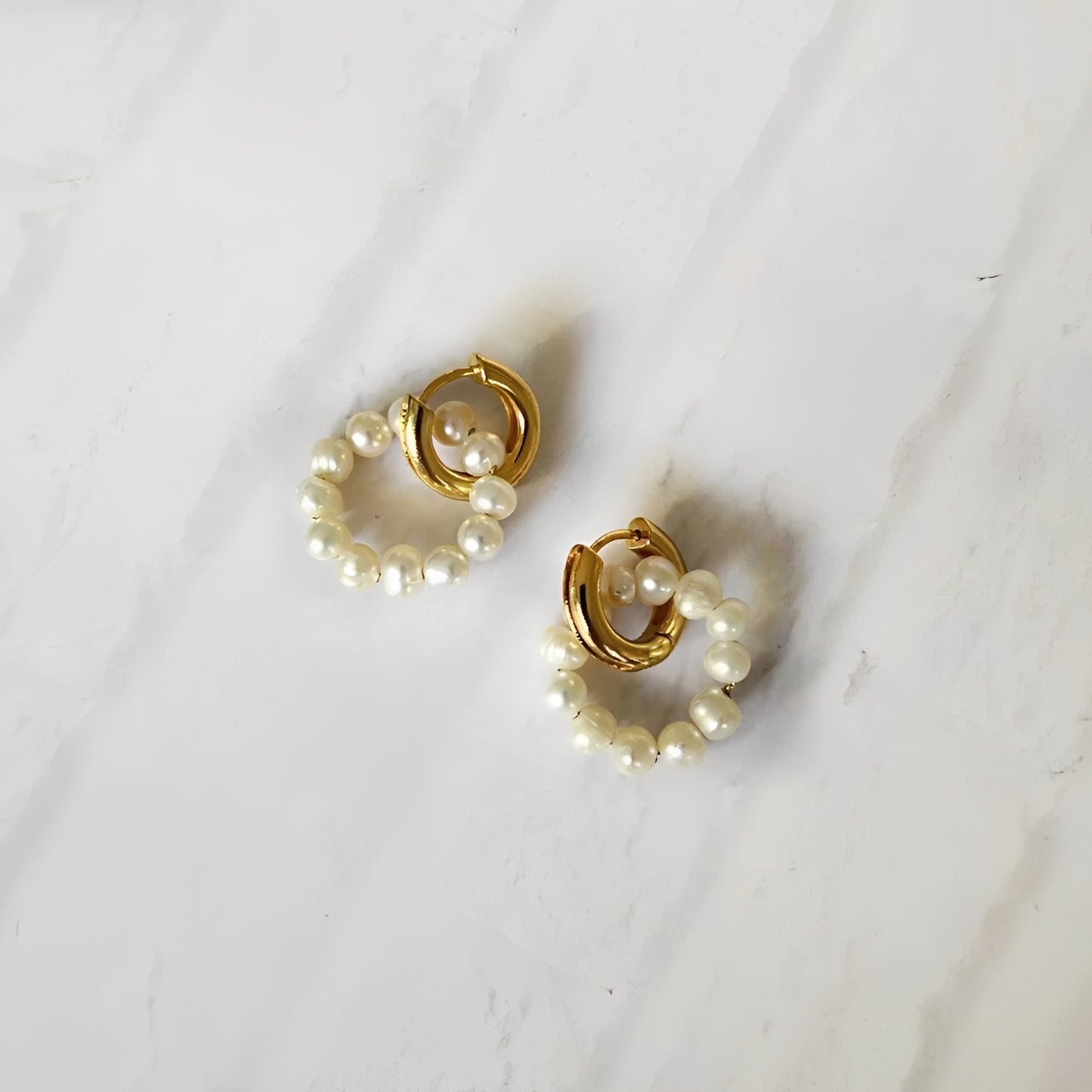 Sheynn – Pendientes Aro Boho con Perlas
