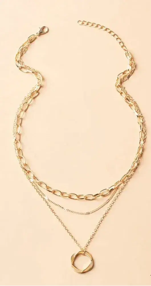 Michelle – Collar Vintage Dorado con Cadenas Superpuestas y Colgante