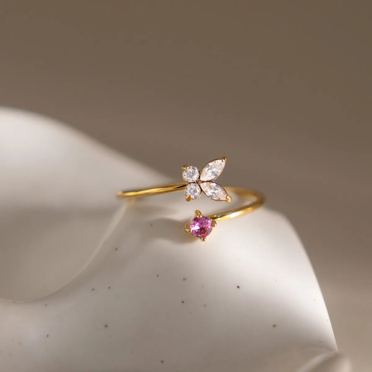 Anillo Abierto de Mujer con Motivo de Mariposa y Flor
