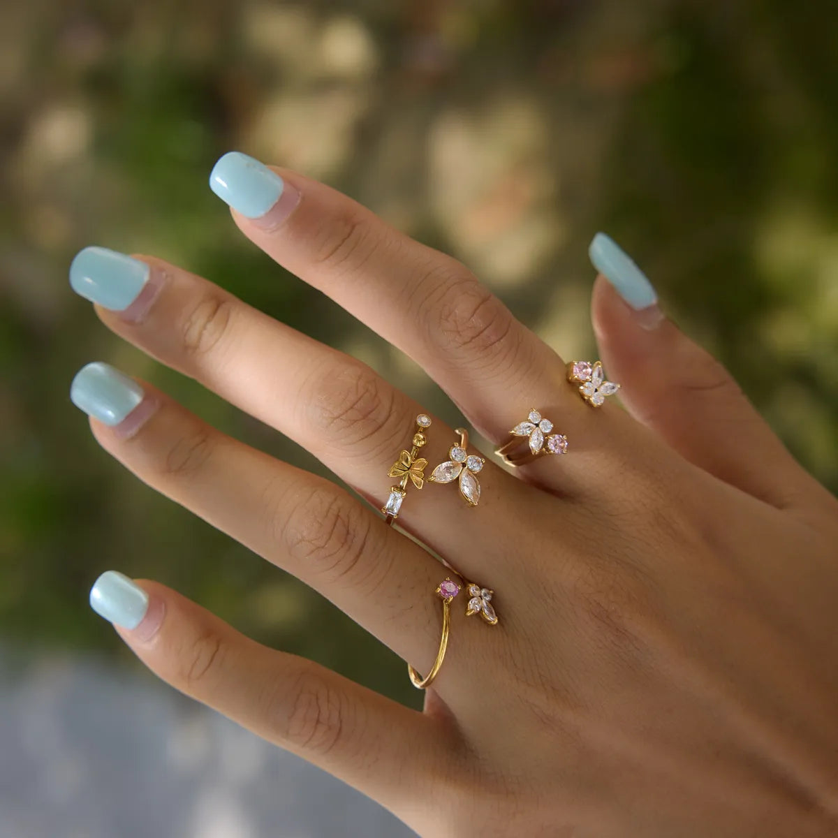 Anillo Abierto de Mujer con Motivo de Mariposa y Flor