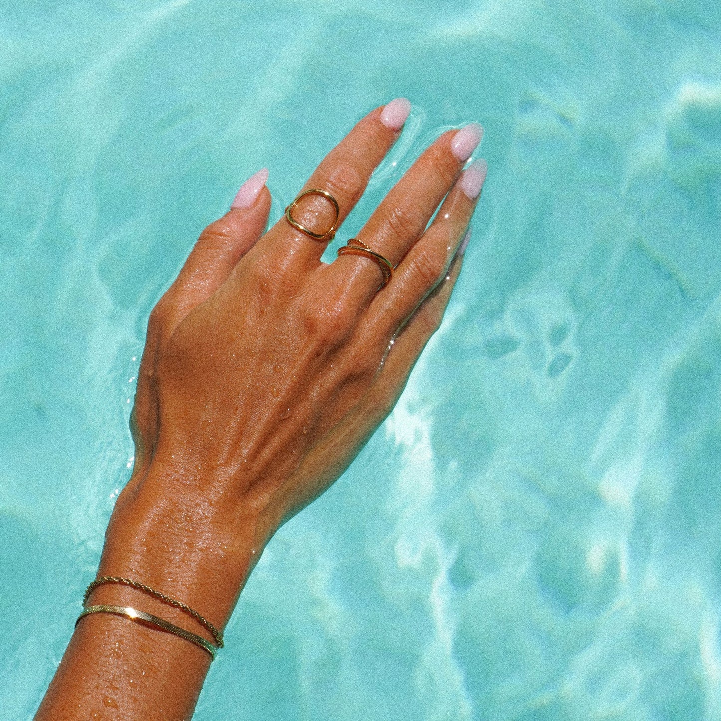 Bailey – Anillo Ovalado Dorado Minimalista