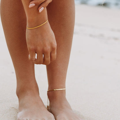 Kauai – Pulsera Herringbone Dorada Resistente al Agua