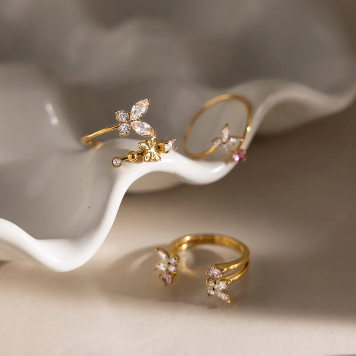 Anillo Abierto de Mujer con Motivo de Mariposa y Flor