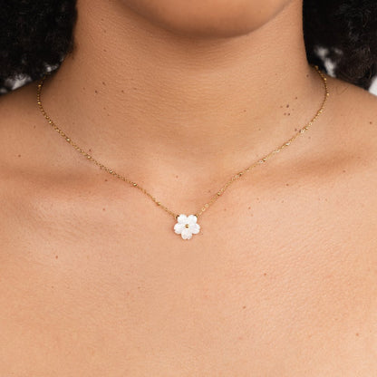 Jennie – Collar Flor Blanca