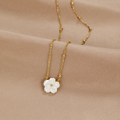 Jennie – Collar Flor Blanca