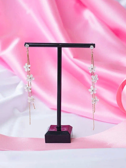 Pendientes de Flores Blancas con Hilos Dorados