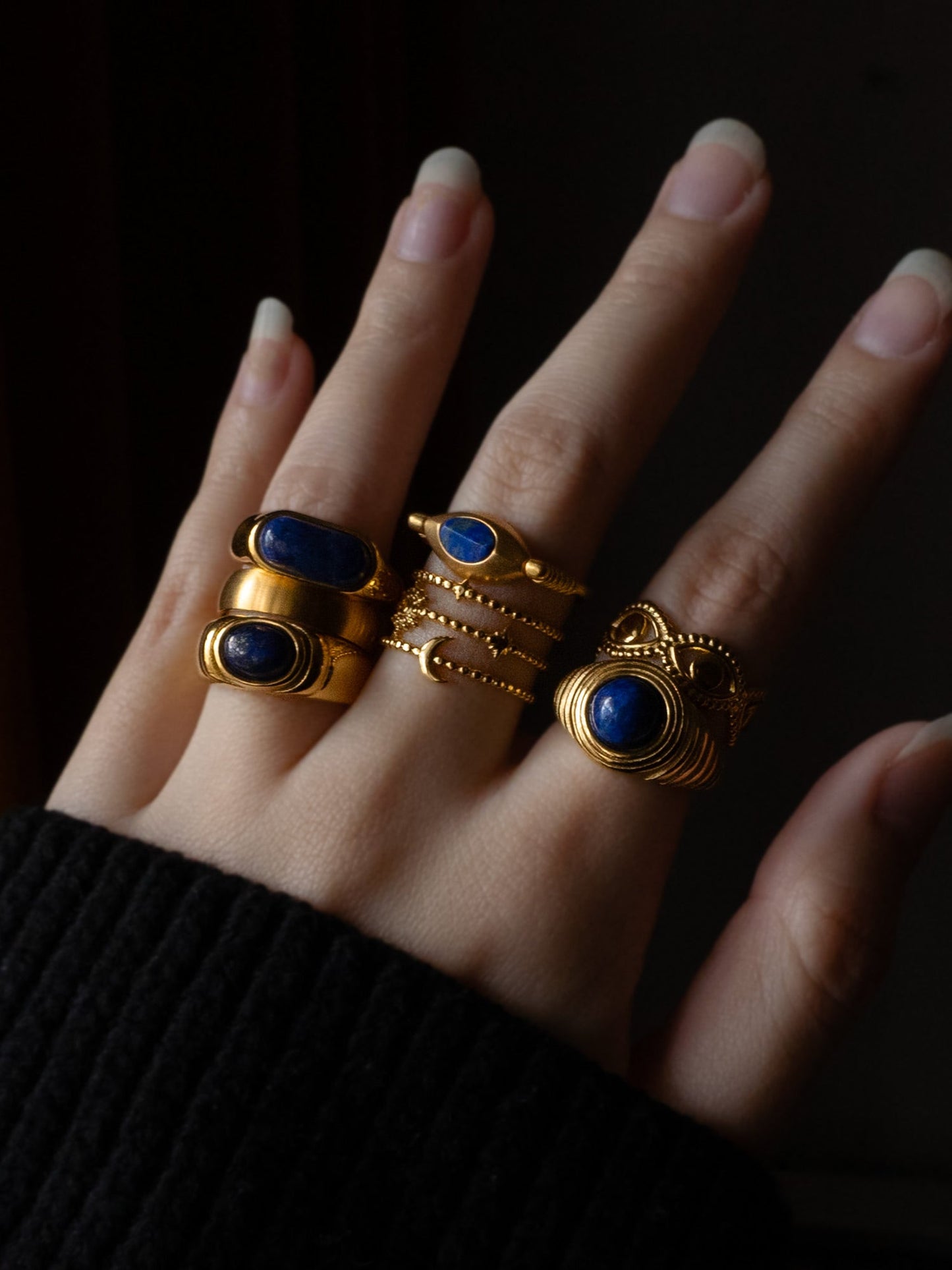 Aria - Anillo de Oro Liso con Piedra Azul